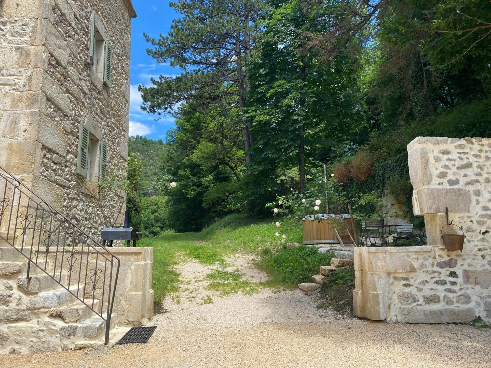 Domaine Du Tres-Haut - Chateau De Montanges Екстериор снимка